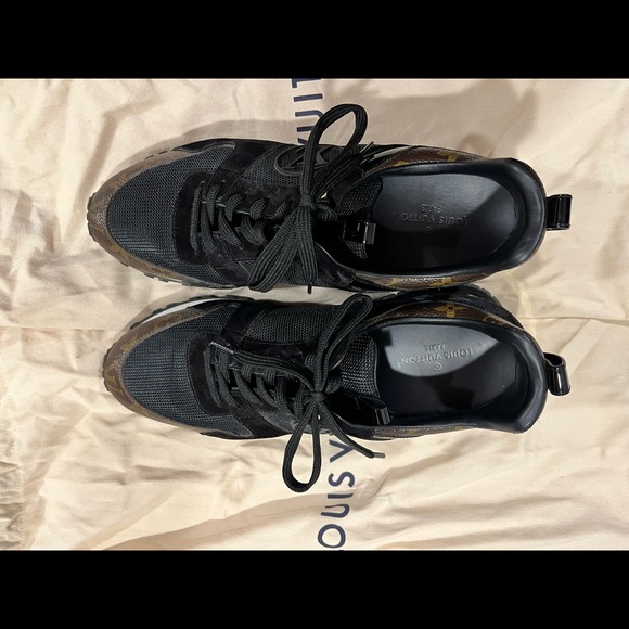 Louis Vuitton Runway Sneaker. - Picture 2 of 12